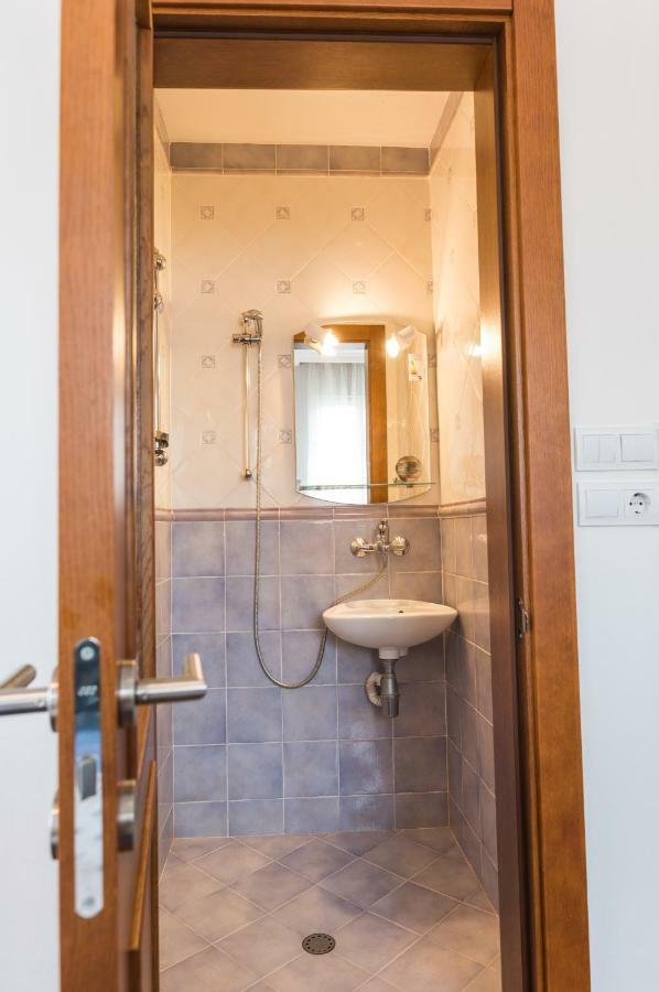 Top Center Sofialuxrentals Patriarh Evtimiy Apartment - Free Parking Exterior photo